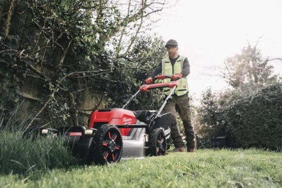 MILWAUKEE M18 F2LM53-0 Aku sekačka na trávu záběr 53 cm s pojezdem bez akumulátoru a nabíječky 4933479584
