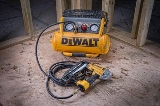 DEWALT kompresor DPC10RC-QS vzduchový bezolejový 10L / 10 bar