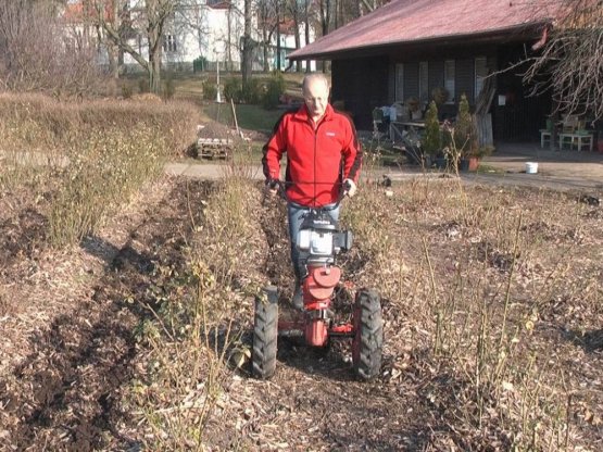 Kypřič radličkový AKY-356 při práci