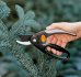 Fiskars nůžky zahradní s chráničem prstů dvoučepelové 1001534